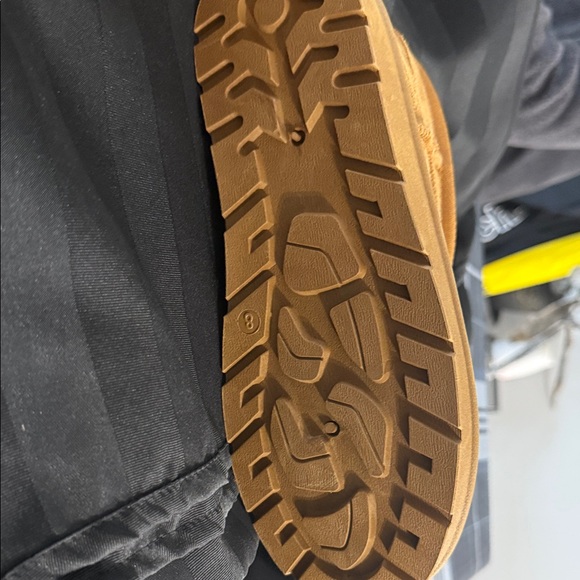 Cozy women’s boots - Picture 2 of 5